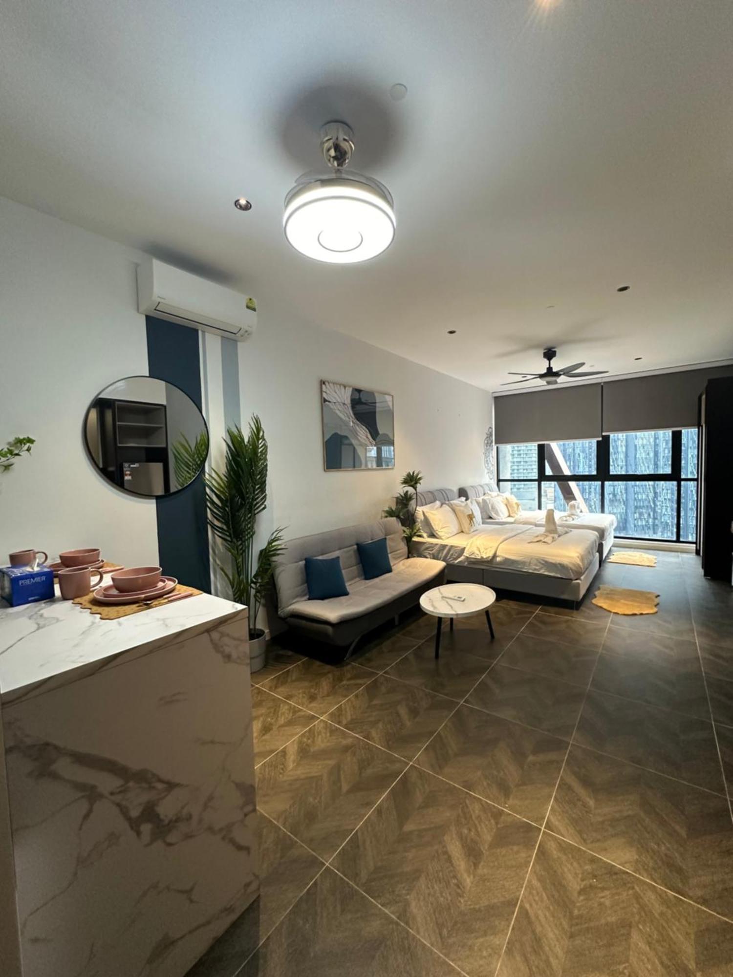 Skyline Homes By Scarletz Suites Klcc Kuala Lumpur Exterior foto